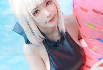 带着疑惑翻阅Kitkat Cosplay的《阿狸》：到底怎样的气质才算丰富，再也不想离开这个页面。